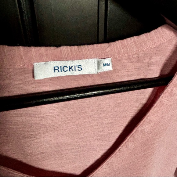 Two Rickis 3-Button V-Neck T-Shirts Size Medium, One Black, One Soft Pink - Picture 9 of 14